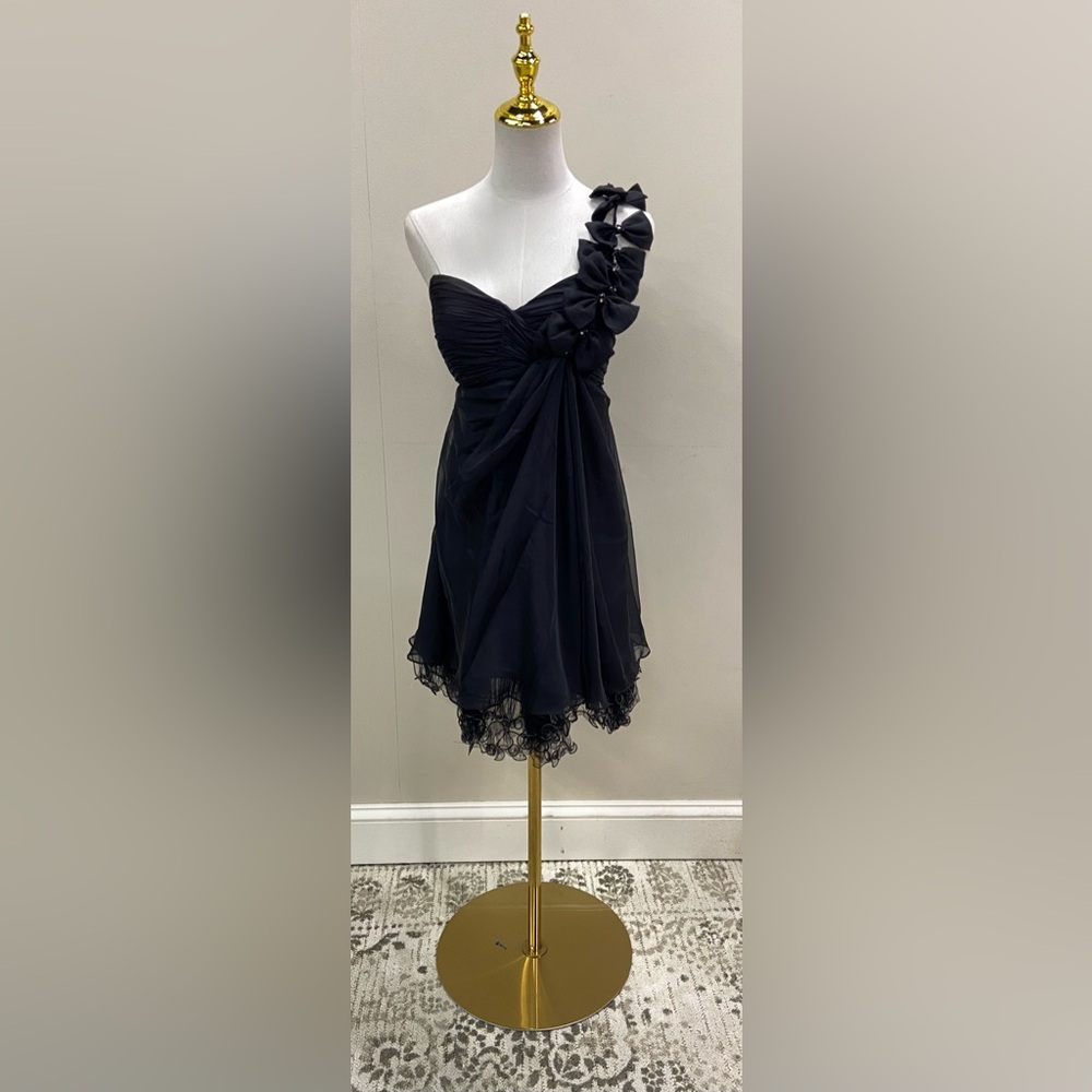 Elegant Black One-Shoulder Dress